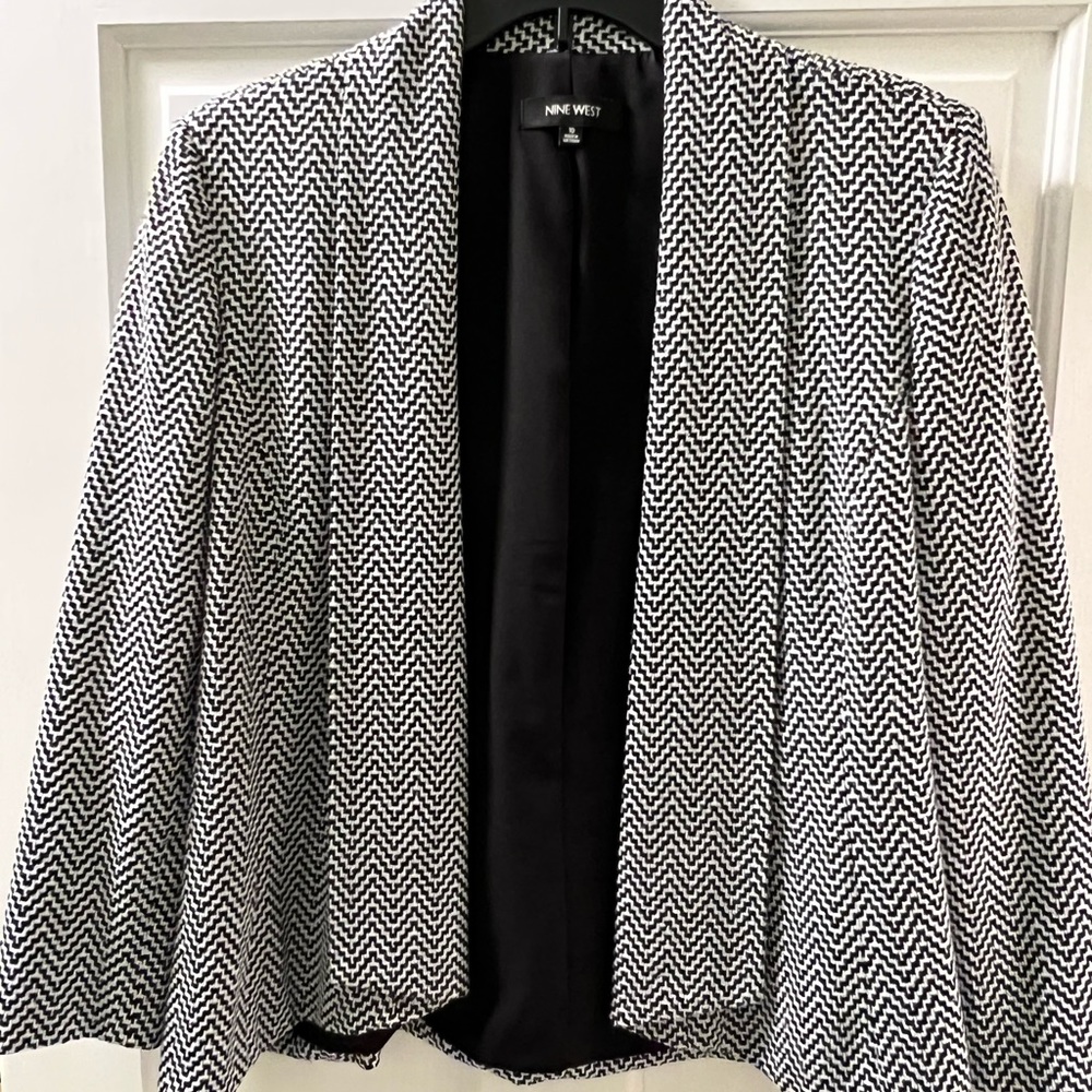 Nine West Blazer/Jacket, black and white zig zag pattern Size 10